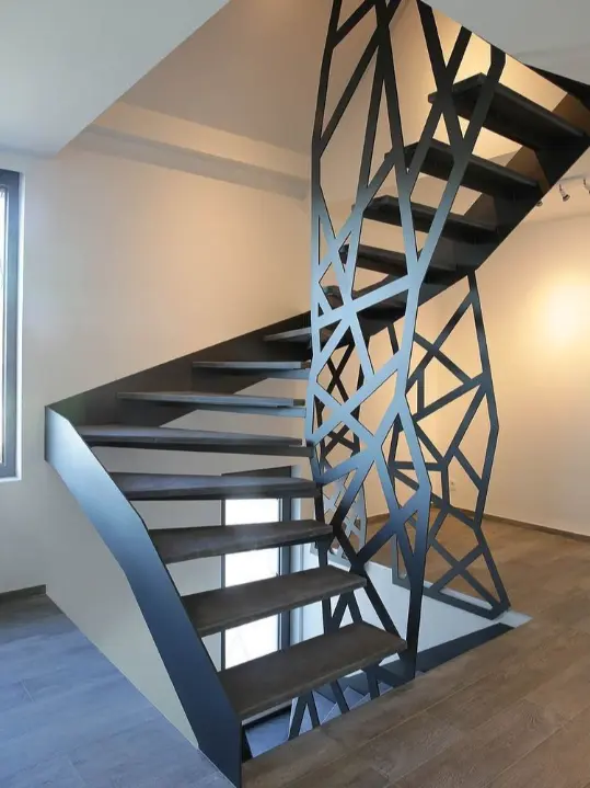 Geometric Edge Stairs